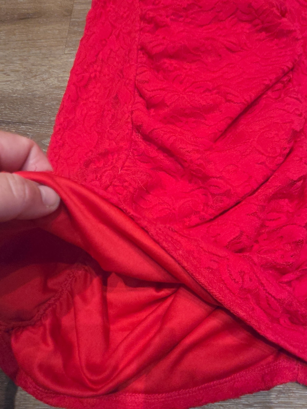 GUESS Est. 1981 Vibrant Red Lace Ruched Bodycon Dress – Size XS - Picture 4 of 7